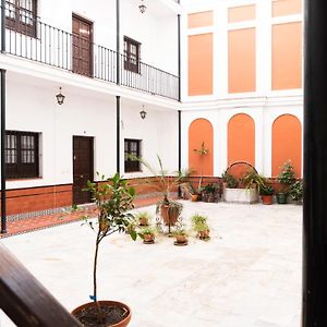Muy Centrico Apto. En Tipico Patio Sevillano